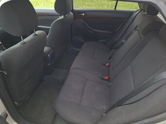 Toyota Avensis 2.0 - 8
