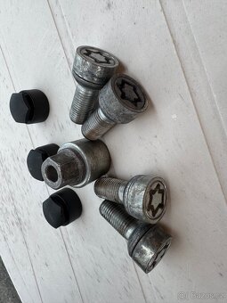 Bezpečnostní šrouby kol originál Škoda ND - 8