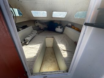 Kajutová motorový člun - 8