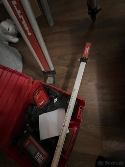 Hilti PR 30 HVS A12 rotační laser s latí a stativem - 8