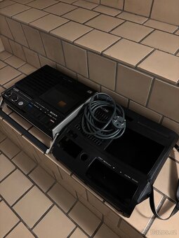 SONY. Kazetový magnetofon - 8