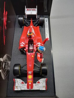 F1 FERRARI F2012 VÍTĚZ GP MALAYSIE 2012 ALONSO HOTWHEELS - 8