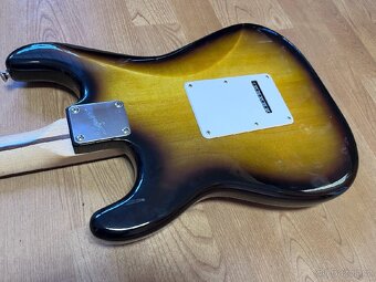 Elektrická kytara Squier Bullet strat - 8