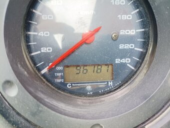 SUZUKI V-STROM 1000 - 8