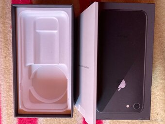iPhone 8 64 GB + krabička - 8
