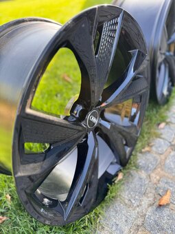 Sada zánovních alu kol Audi rs (6)(7) - 8