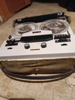 Magnetofon Tesla B4 s příslušenstvím - 8