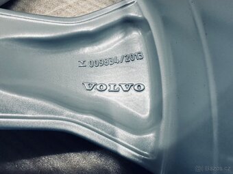 TOP zimní kola R18 Volvo XC40 originál - 8