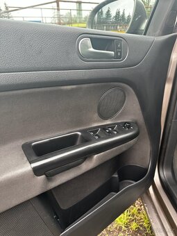 Volkswagen golf plus 1.6 tdi 77 kw, rok 2010 - 8
