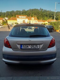 Peugeot 207 - 8