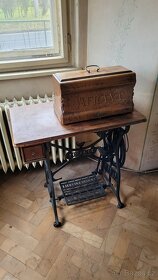 Starý šicí stroj AFRANA - BIESOLT & LOCKE - MEISSEN - 8