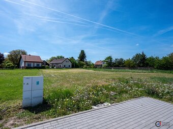 Prodej pozemku 1 213 m2 - Pardubice, Dubany, ev.č. 00565 - 8