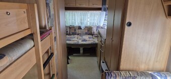 Karavan Knaus Sudwind 550, palandy, WC, TV. - 8