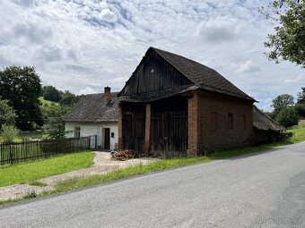 Prodej domu k demolici s krásným pozemkem o výměře 2095 m2 v - 8