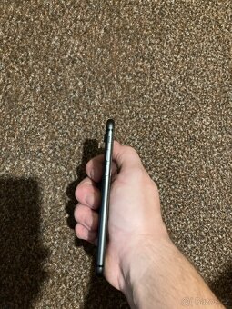 iPhone 8 - 8