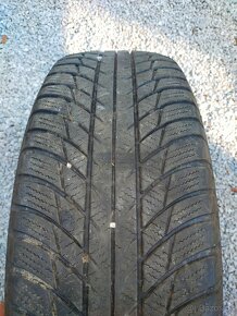 Bridgestone Blizak 215/65/17 - 8