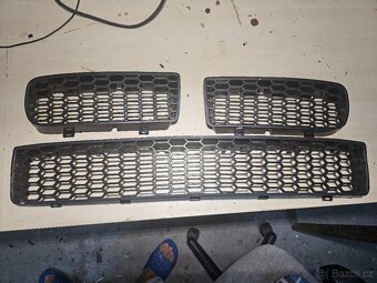 Honey comb mřížky VW Golf 4 nárazník - 8