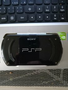 Sony PSP GO - 8