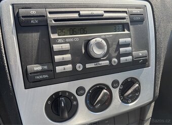 FORD FOCUS 1.6 74 KW TREND - BENZÍN - 8