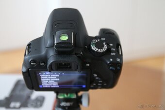 Canon EOS 650D tělo - 8