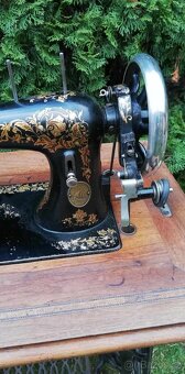 Šicí stroj ADRIA - 8