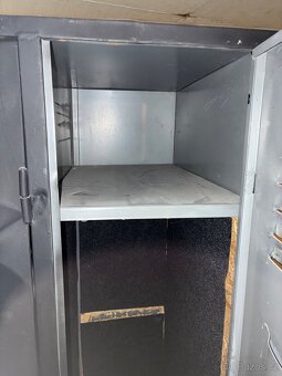 Plechová dvouskříň s policemi - 8