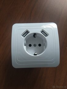 Zásuvka 230 V s USB nabíjením - 8