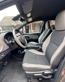 Toyota Yaris Hybrid 100 Selection Platinum - 8