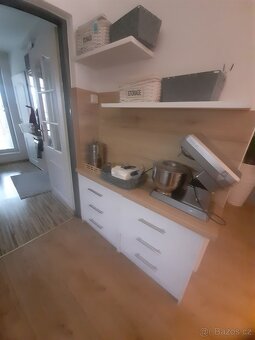 Kuchyňská linka s barem a spotřebiči a jiné - 8