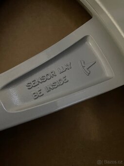 Original zimní Tesla Model 3 r20 + 235/35/20 100% - 8