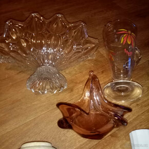 Prodám staré skleněné a keramické vázy, mísy a nástolník - 8
