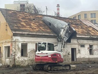 Strojník, bagrista, obsluha stavebního stroje. - 8