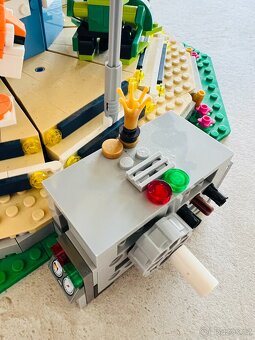 Prodám Lego Creator Kolotoč - 8