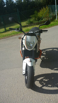 KTM 690 Duke - 8