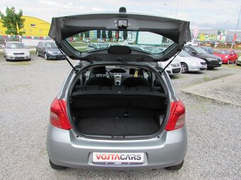 Toyota Yaris 1.3i 64kW, serviska, nová STK, ALU kola - 8