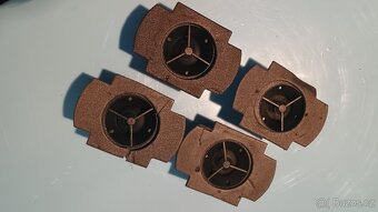 Prodám reproduktory Renault, originál, 13 cm+tweeter - 8