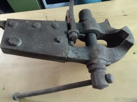 Kovářský svěrák - 8