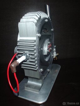 Velký (výška 25cm) výukový model Wankelova motoru - 8