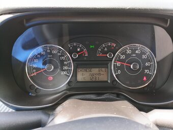 Fiat Punto Grande - 8