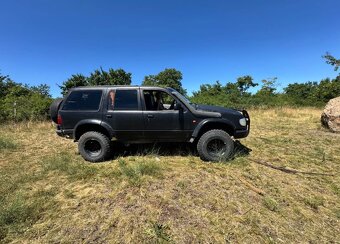 Ford explorer - 8