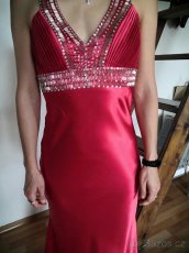 Saténové červené plesové šaty vel. S M - 8