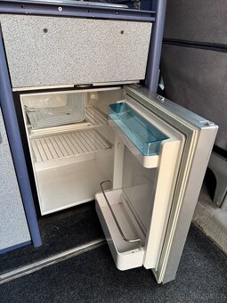 Interier/ nabytek California T4 - 8