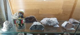 Sbírka minerálů s vitrínou nerosty - 8
