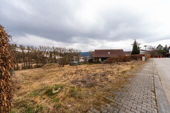 Prodej atraktivního, mírně svažitého pozemku, 872 m2, s otev - 8