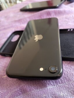 Prodám nebo vyměním Iphone SE 2020 - 8