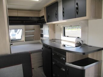 Prodám karavan Hobby 440 SF,r.v.2016 + mover + předstan. - 8
