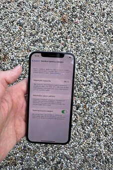 IPhone 12 Pro - baterie 96% - 8