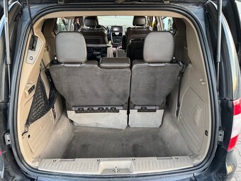 Lancia Voyager 2.8 nafta, 7 mist - 8