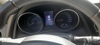 Toyota Auris Hybrid - 8