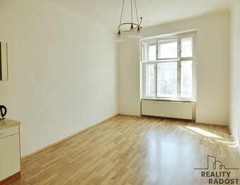 Světlý, byt o velikosti 2+kk, 54m2, který se nachází v oblíb - 8